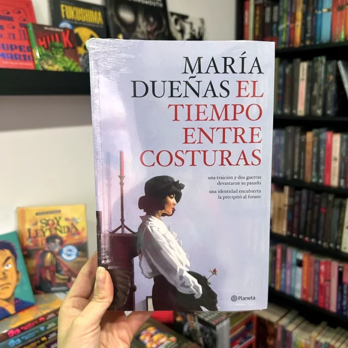 Fotografía de la portada del Libro El tiempo entre costuras 9786287779471