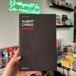 Fotografía de la portada del Libro La peste de Albert Camus 9789588611518