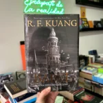 Fotografía de la portada del Libro Babel de R.F. Kuang 9788419266286
