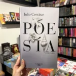 Fotografía de la portada del Libro Poesía de Julio Cortázar 9786287778467